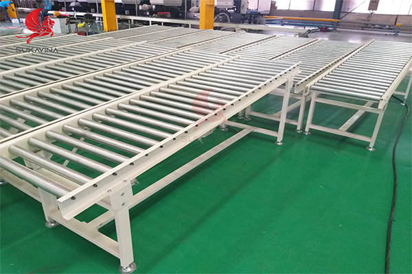 băng tải con lăn công nghiệp trong dây chuyền sản xuất